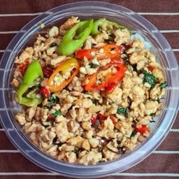 ข้าวกะเพราหมูสับ โบ๊ะบ๊ะ