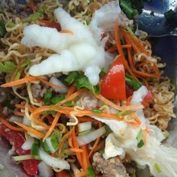 ยำมาม่าเล็บมือนาง