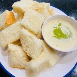 ปังนึ่งสังขยาใบเตย