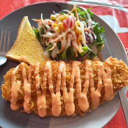 สลัดปลาทอด