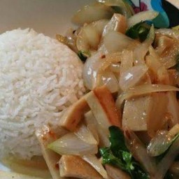 ข้าวหน้าหมูยอผัดหอมใหญ่ใบโหระพา(ใส่พริก