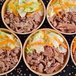 ข้าวหมู  หรือเนื้อ ผัดซอสเกาหลี โบ๊ะบ๊ะ