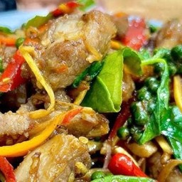 ผัดฉ่าไก่ชิ้น