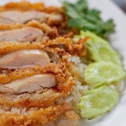 ข้าวมันไก่ทอด (พิเศษ)