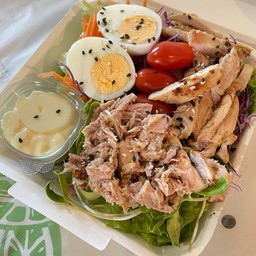 สลัดทูน่า+ไก่ย่าง