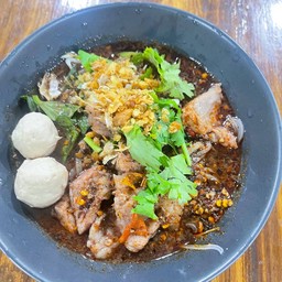 ก๋วยเตี๋ยวเรือหมูน้ำตก