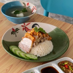 ข้าวมันหมูกรอบ (พิเศษ) Khao Man Moo Krob ( Extra)