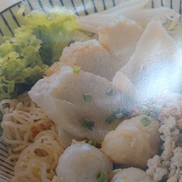 ก๋วยเตี๋ยวลูกชิ้นปลา