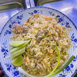 ข้าวผัดเนื้อ