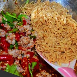 ยำมาม่าหมูสับ