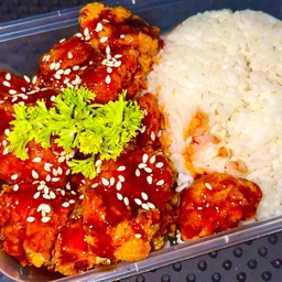 ข้าวไก่กรอบ ราดซอสเกาหลี