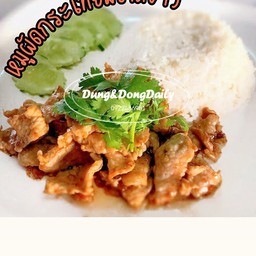 หมูผัดกระเทียมราดข้าว