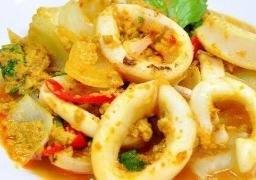 หมึกผัดซอสไข่เค็ม