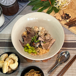 ก๋วยเตี๋ยวแห้งหมู (ชามใหญ่)