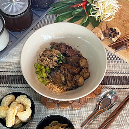 ก๋วยเตี๋ยวแห้งเนื้อ (ชามใหญ่)