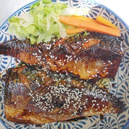 [อร่อยซ่ากับโค้ก] ข้าวหน้า ปลาซาบะเทอริยากิ +  โค้ก ออริจินัล (กระป๋อง) 