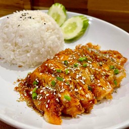 ข้าวไก่กรอบซอสเกาหลี