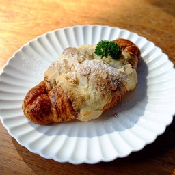 ครัวซองต์อัลมอนด์