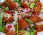 ยำหมูกรอบ