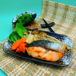 สเต๊กปลาแซลมอนซอสเทอริ