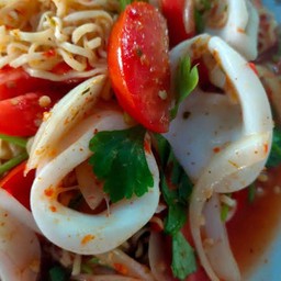 ยำมาม่าปลาหมึก