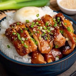 ข้าวหน้าไก่ย่าง หรือ หมูย่าง ซอสเทริยากิ