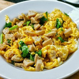 หมูยอผัดไข่ราดข้าว