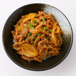 [อร่อยซ่ากับโค้ก] ข้าวหน้าหมูสไลด์ +  โค้ก ออริจินัล (กระป๋อง)