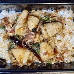 ข้าวกะเพราแห้งหมึก