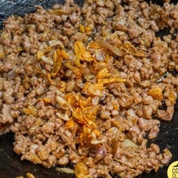 ข้าวเนื้อสับทอดกระเทียม