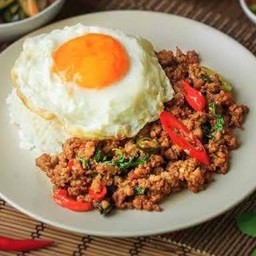 ข้าวราด กระเพราหมูสับ