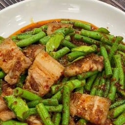 พริกแกงหมูสามชั้น ถั่วฝักยาวราดข้าว