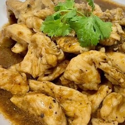 ข้าวไก่กระเทียมพริกไทย