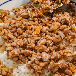 ข้าวหมูสับทอดกระเทียม