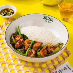 ข้าว + ผักคะน้าหมูกรอบเจ