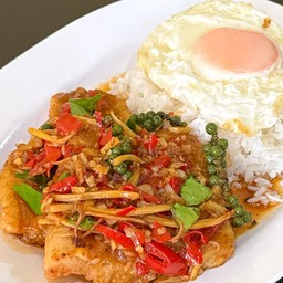 ปลาดอลลี่ทอดซอสผัดฉ่า