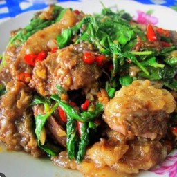 ข้าวกะเพราหมูตุ๋น