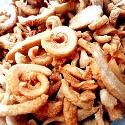 ผัดไทย กากหมูเจียวแท้ๆ