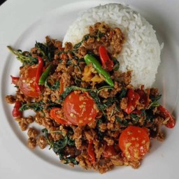ข้าวกะเพราหมูสับไข่เเดงเค็ม