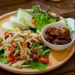 ส้มตำ+หมูคุโรบูตะ