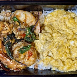 ข้าวกะเพรากุ้งไข่ข้น