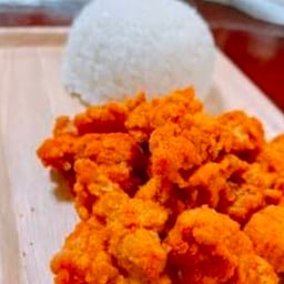 ข้าวหน้าไก่ทอดกรอบ( วิงแซ่บ )