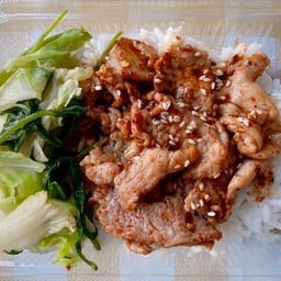 ข้าวหมูหมักคลุกน้ำจิ้มสุกี้เต่วหลุด