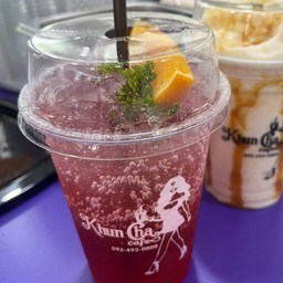 สตรอว์เบอร์รี่โซดา