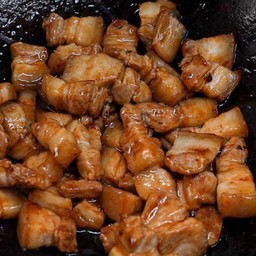 ข้าวสามชั้นผัดน้ำมันหอย