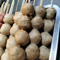 ลูกชิ้นเนื้อปิ้ง