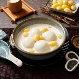 แปะก๊วย บัวลอยงาดำ นมสด (เมนูเย็น)