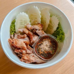 เจ๊มิ้นหมูย่างจิ้มแจ่ว