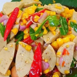 ยำข้าวโพดหมูยอ