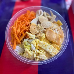 ข้าวผัดกิมจิ ไส้กรอกไก่ ไข่เจียว